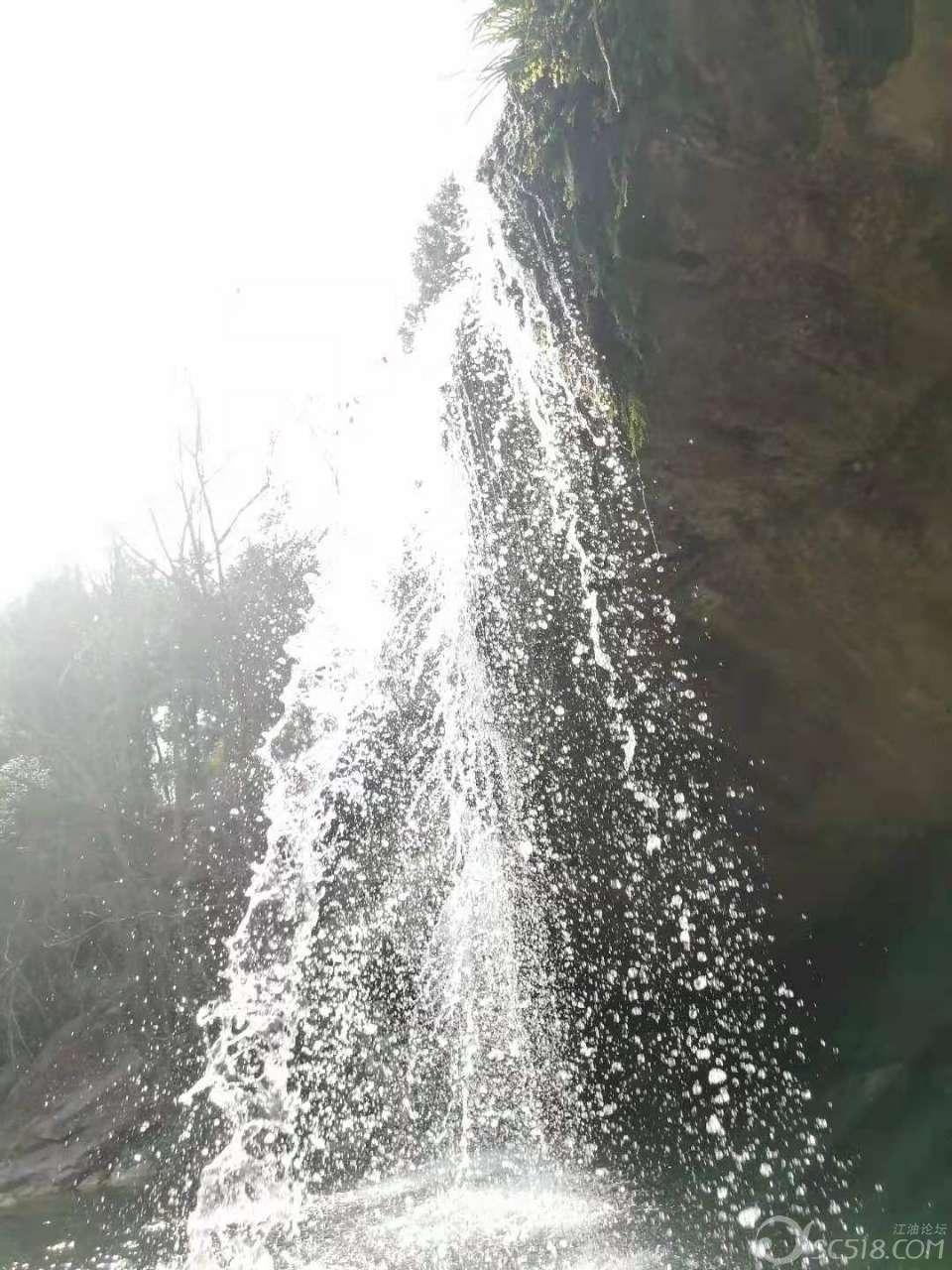 逃离野兽洞