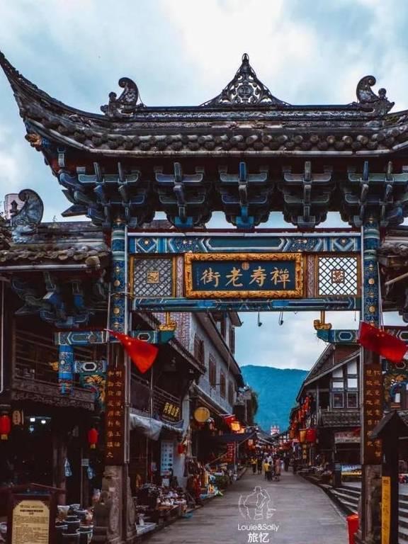 潍坊市体校和奎文区教体局合作办学活动在新华中学举行